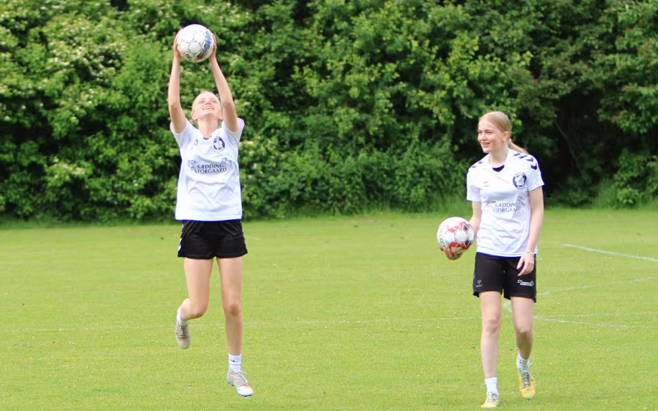Blåbjerg U-15 pigerne stormer frem
