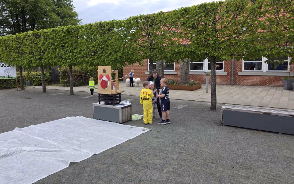 Stor deltagelse til Tistrup Screaming Carneval på torvet - Se de mange billeder