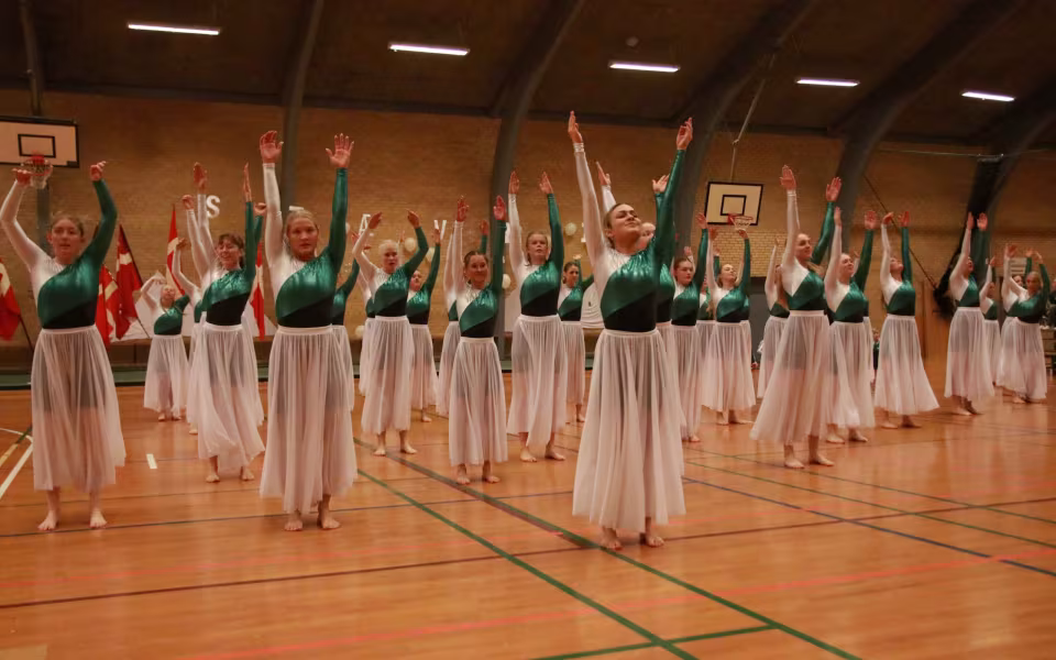 Seniorer fejrer gymnastik og fællesskab
