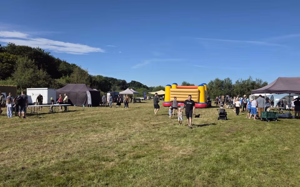 Billeder og film. "Varde Å dag" i Hodde 2025 – en dag fuld af liv og fællesskab.