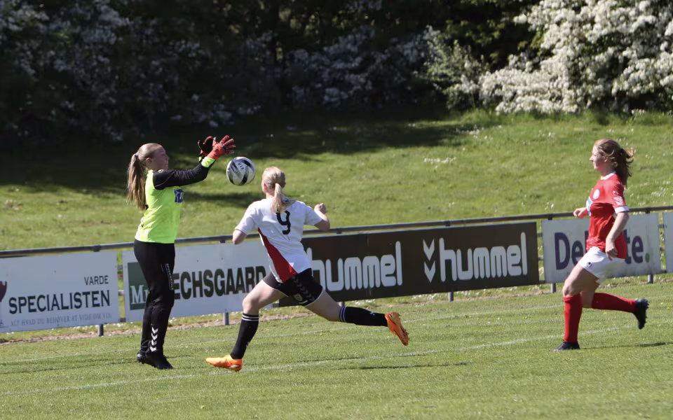 Varde U-19 piger sejrer hjemme
