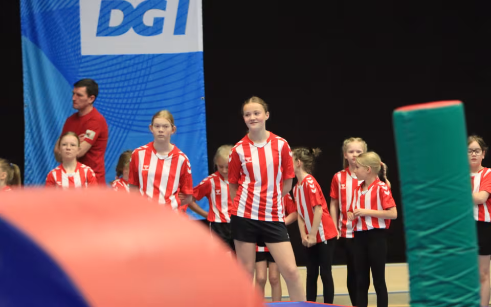 Salto Kids charmerer ved Helleopvisning