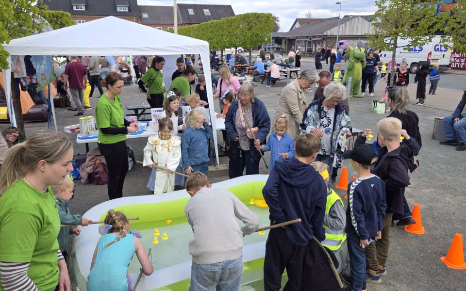 Stor deltagelse til Tistrup Screaming Carneval på torvet - Se de mange billeder