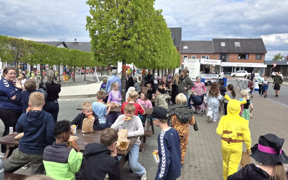Stor deltagelse til Tistrup Screaming Carneval på torvet - Se de mange billeder