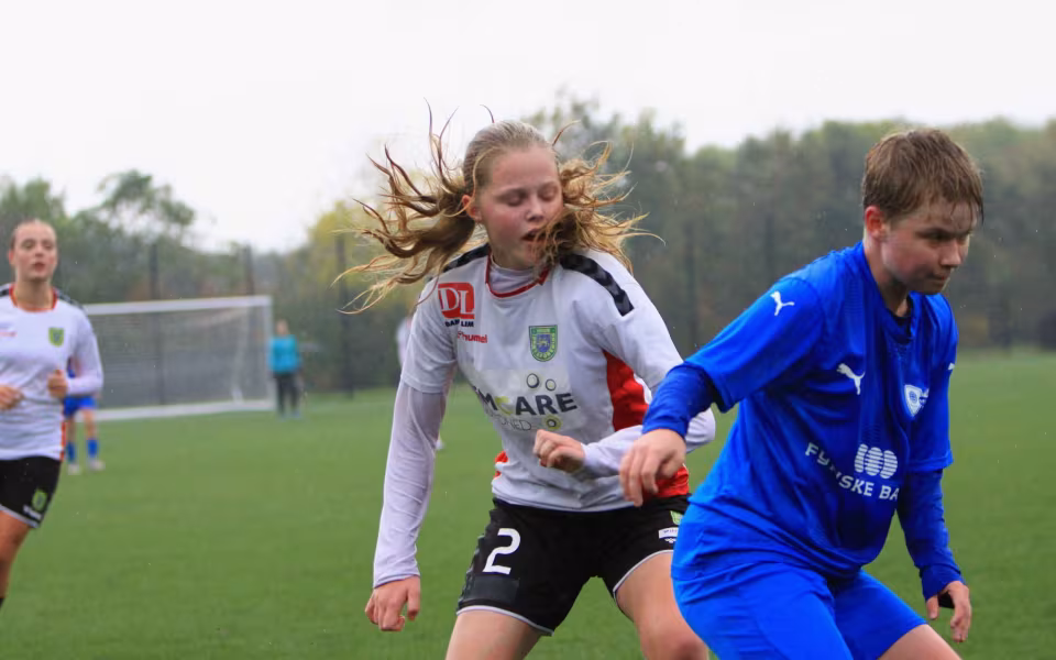 Varde IF U-16 Piger tabte hjemmekampe i regn