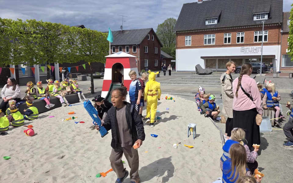 Stor deltagelse til Tistrup Screaming Carneval på torvet - Se de mange billeder