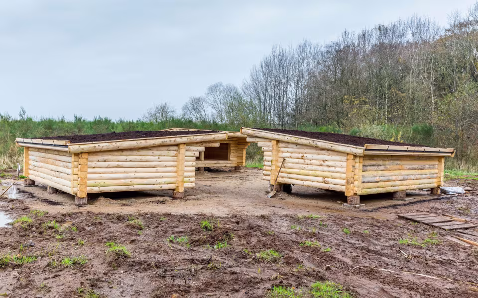 Sidste hånd er lagt på de fem shelters på stemmeværkspladsen