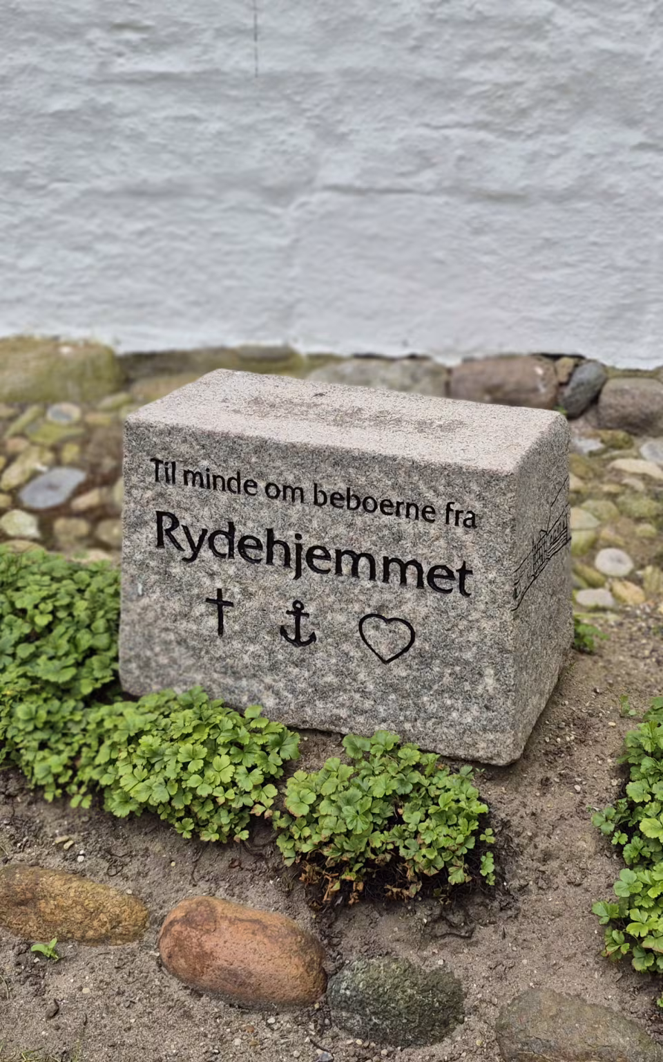 Mindesten for beboerne fra Rydehjemmet blandt grønne planter ved Ryde Kirke