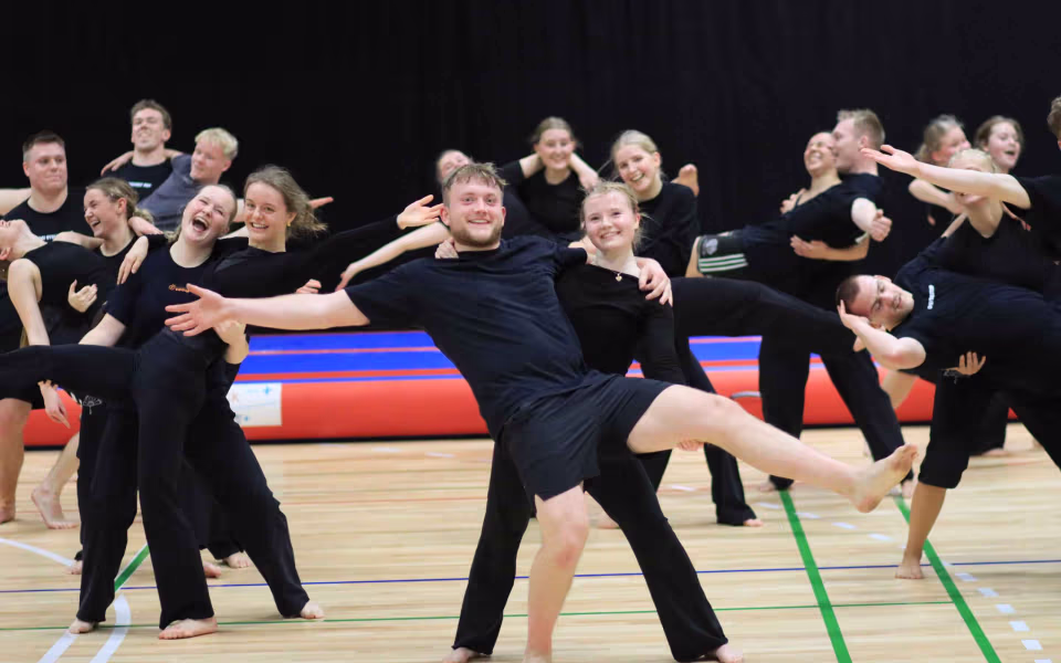 Julegymnastik samler fuldt hus