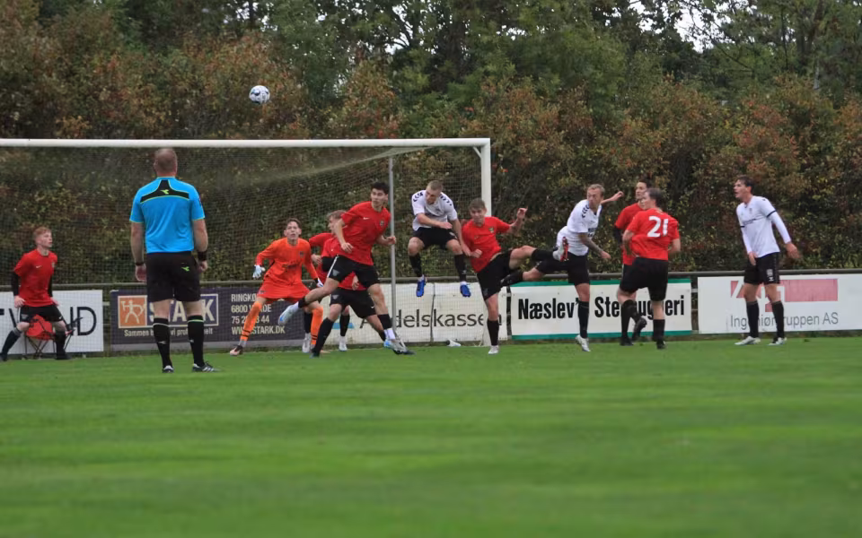 Varde redder point i overtiden
