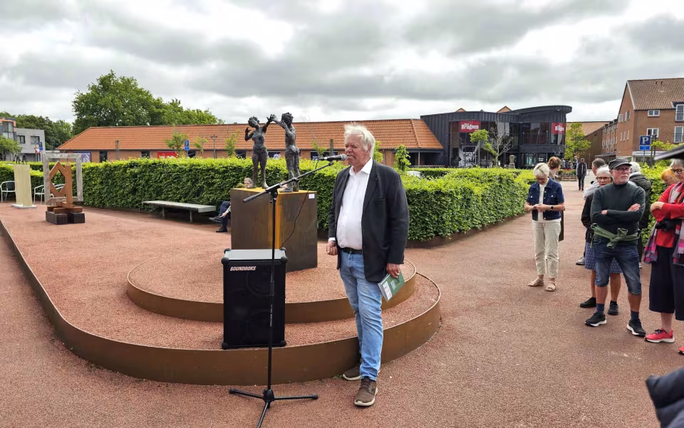 Se billeder fra åbningen af Skulptur Ølgod 2025