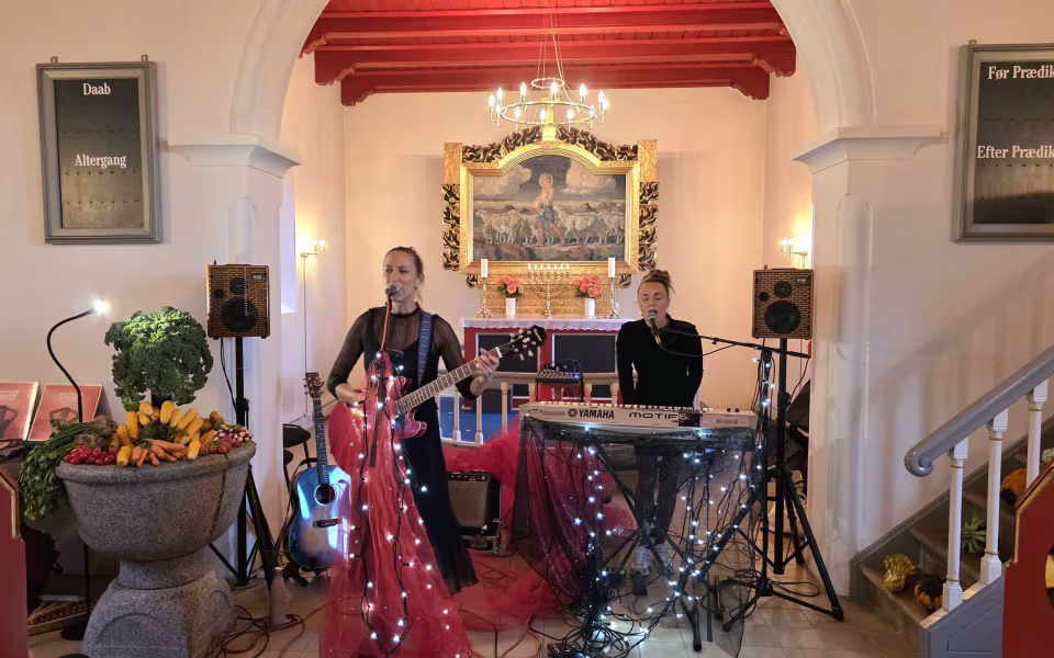 Billeder fra intim koncert med Mathilde Falch i Bejsnap Kirke