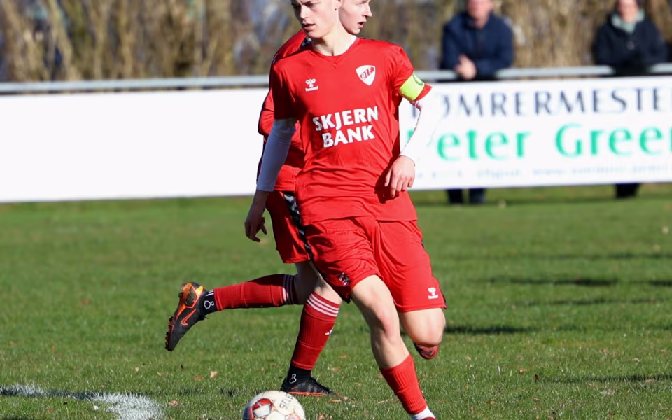Fodbold Serie 3 herre Ølgod vandt hjemme 4-3 over HTS - Se billeder fra kampen.
