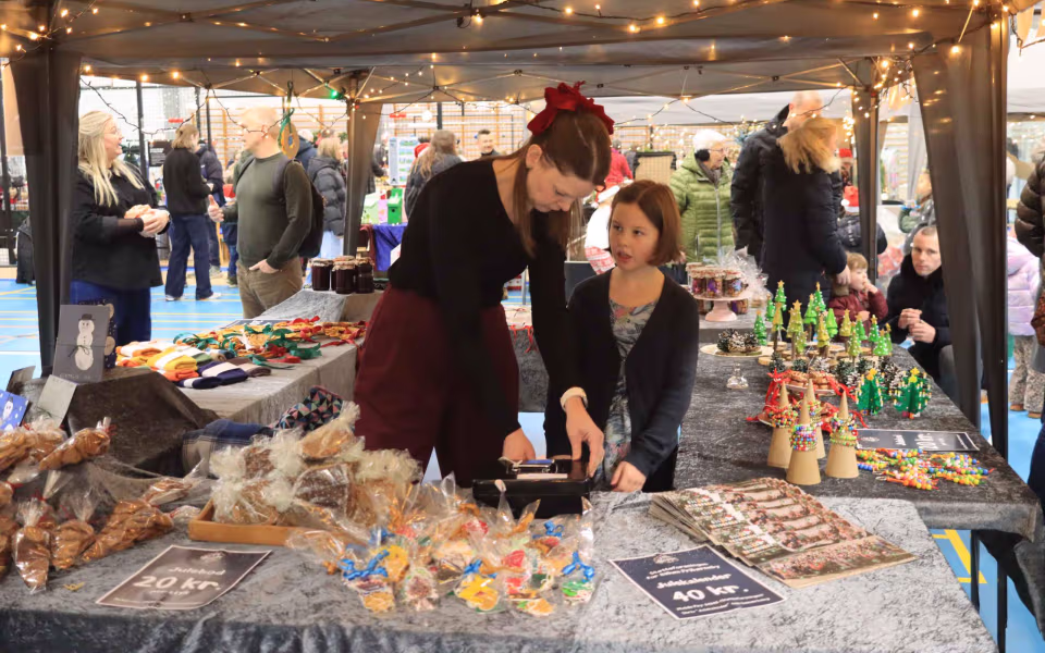 Julemarked samlede Billum i hallen
