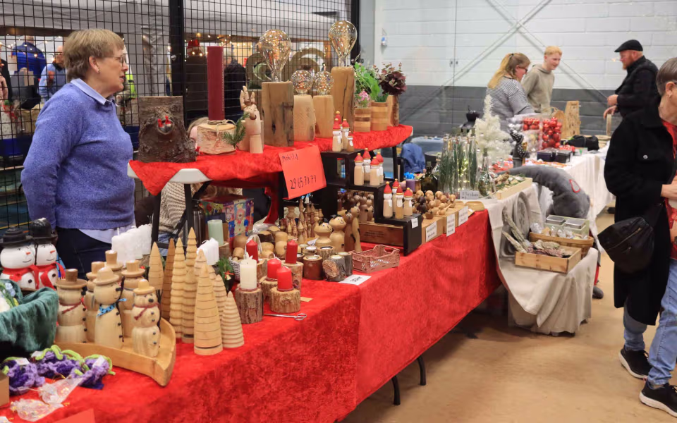 Julemarked samlede Billum i hallen