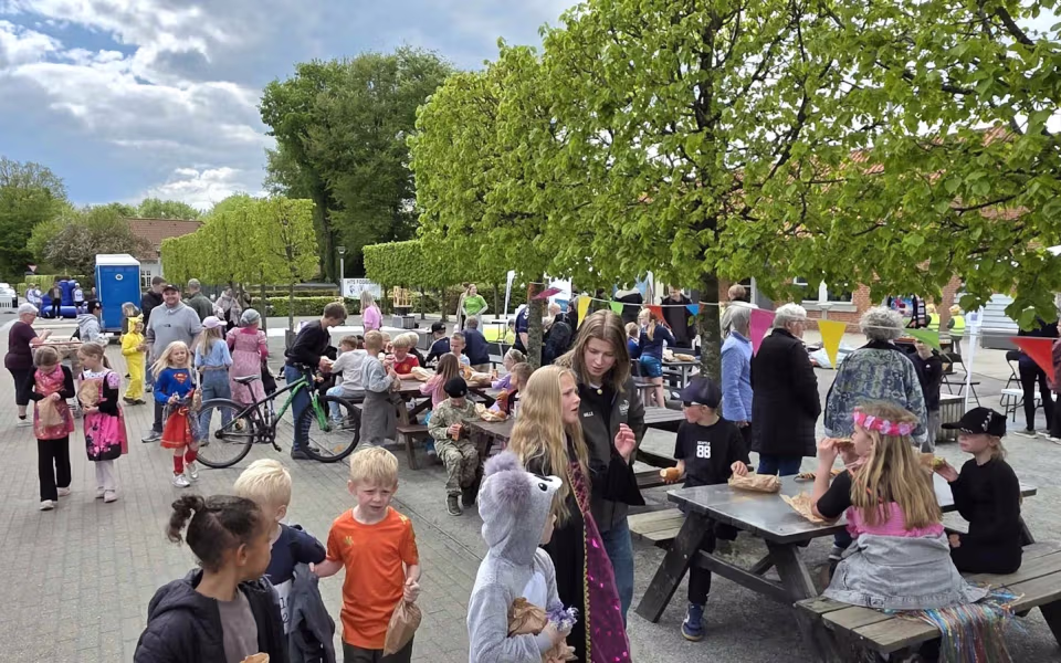 Stor deltagelse til Tistrup Screaming Carneval på torvet - Se de mange billeder