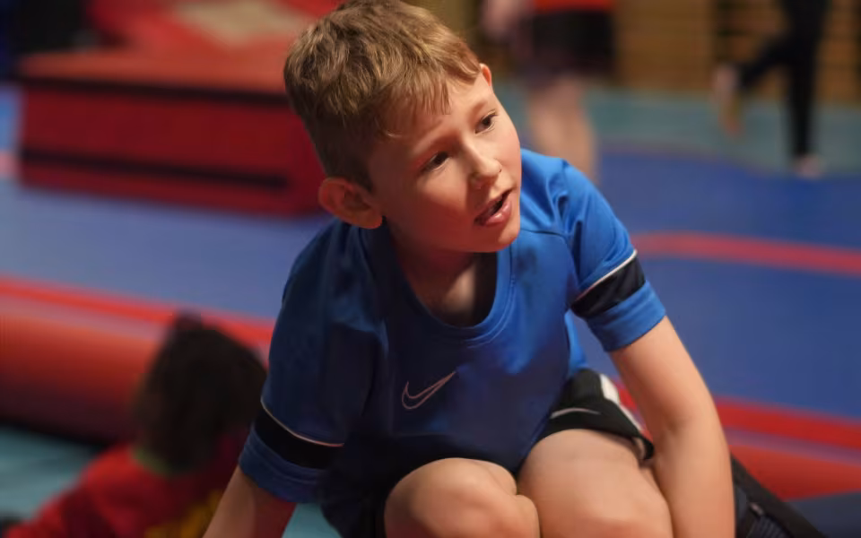 Holdet af Mini og Mega Mix gymnaster samlet, afspejler fællesskabets styrke. Sammen har de delt oplevelser, udfordringer og succeser, hvilket har styrket deres samhørighed og teamånd