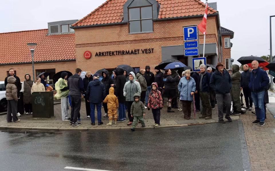 Frello-gruppen afslører Blå Kugle kunstværk