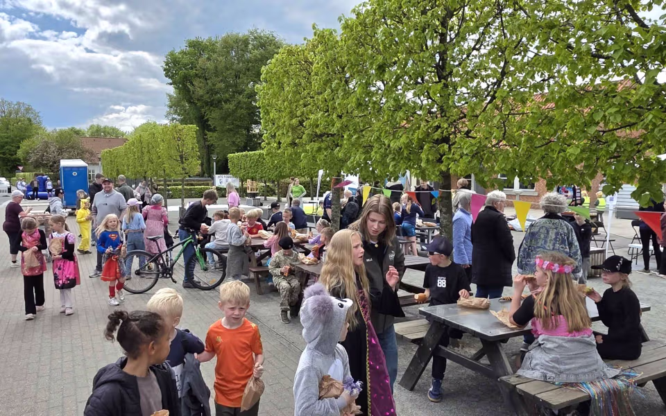 Stor deltagelse til Tistrup Screaming Carneval på torvet - Se de mange billeder