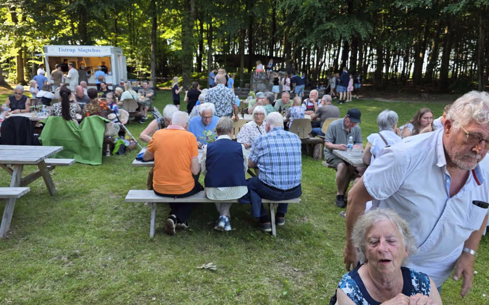 Filmklip og billeder fra Midsommerfest i Tistrup Anlæg