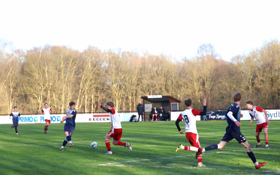 HTS U19 vinder 5-1 over SGI. Se de mange billeder.