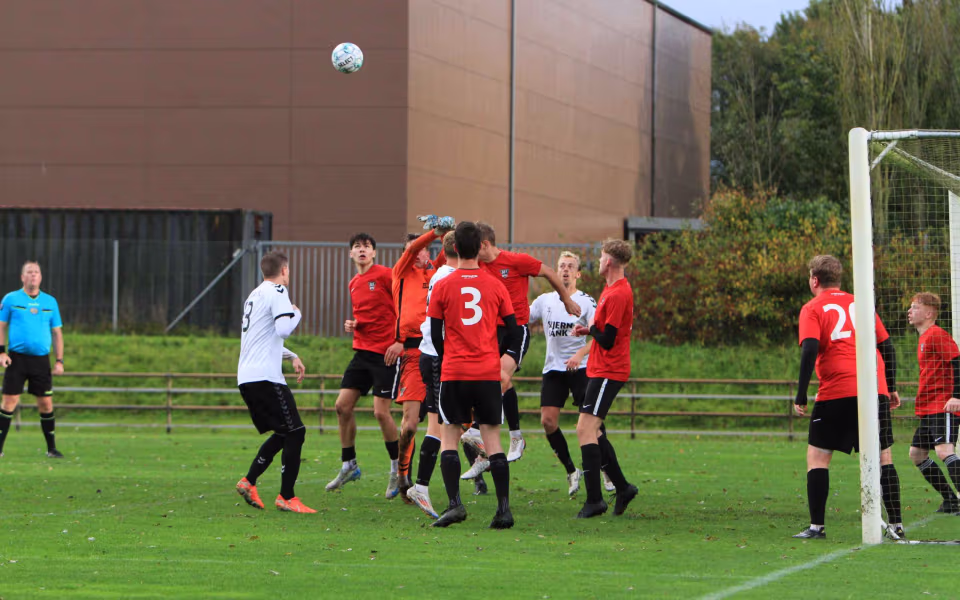 Varde redder point i overtiden