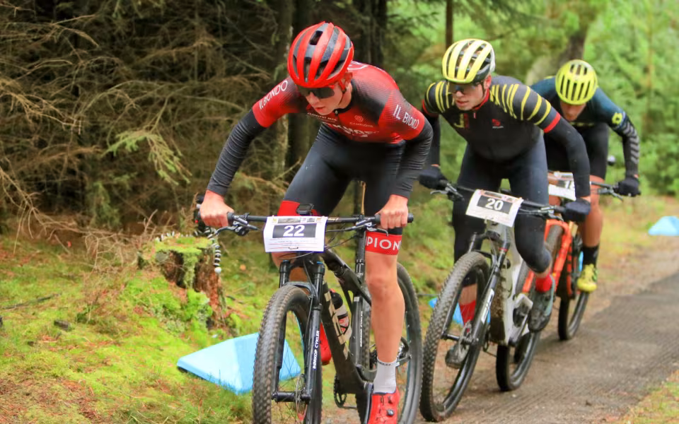 Mountainbike ryttere imponerede trods vådt vejr
