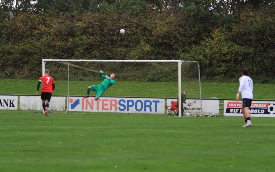 Varde redder point i overtiden