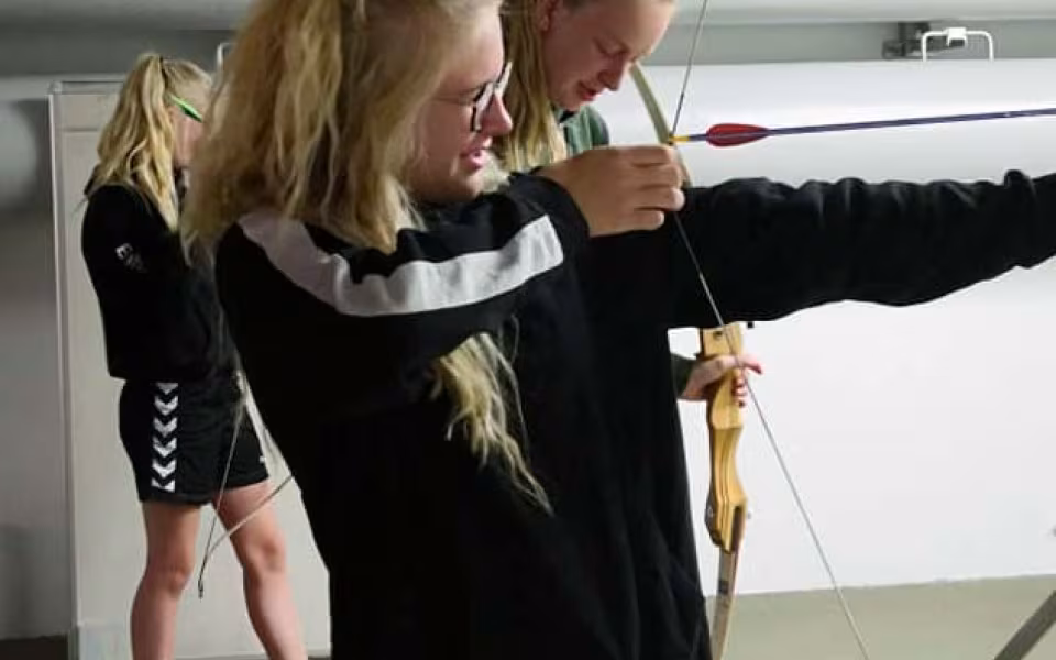 Solen skinner over RIKA’s ridelejr