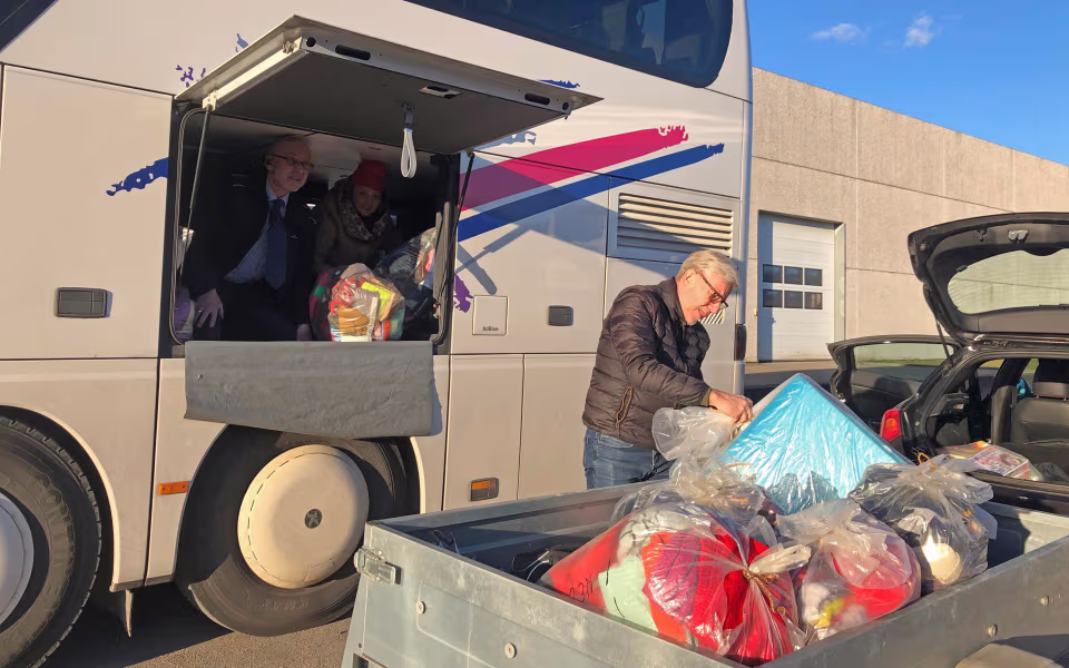 Ansager Turist sender en bus til den ukrainske grænse