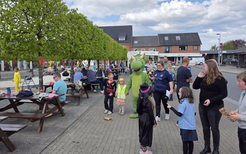 Stor deltagelse til Tistrup Screaming Carneval på torvet - Se de mange billeder