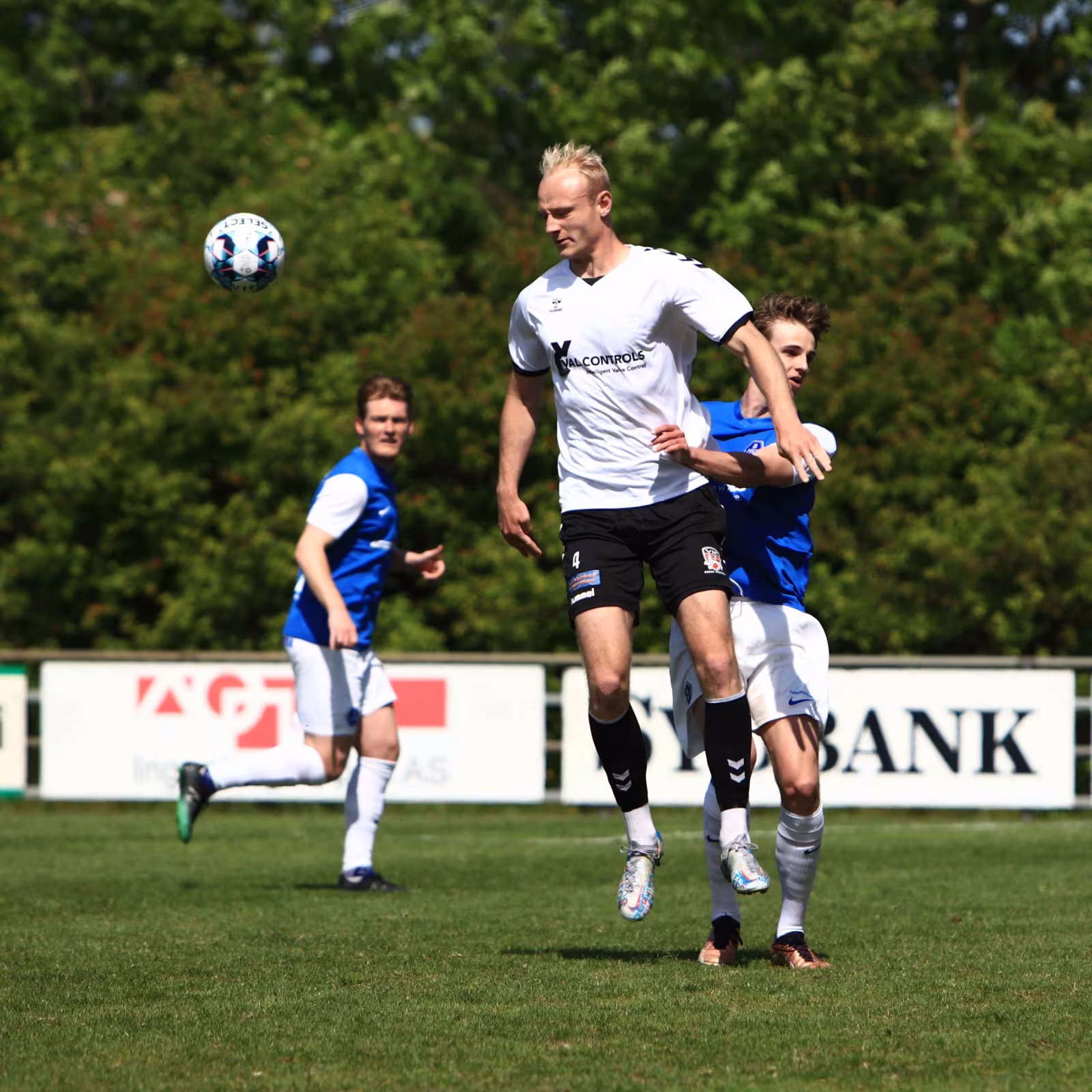 Mikkel Blåholm i kamp for Varde IF