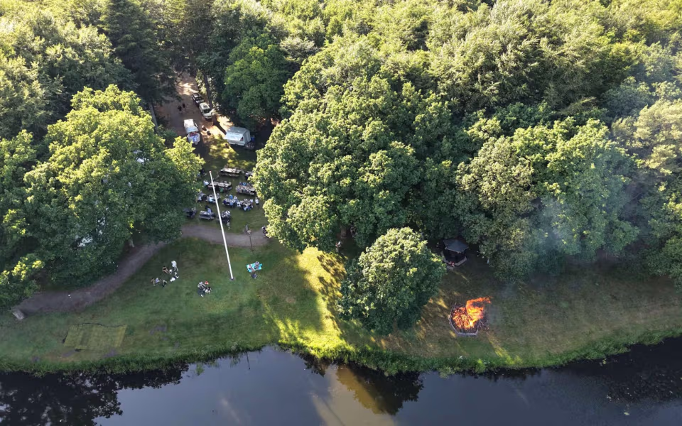 Filmklip og billeder fra Midsommerfest i Tistrup Anlæg