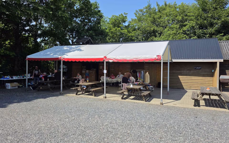 Loppemarked på Ølgod Camping blev en varm fornøjelse