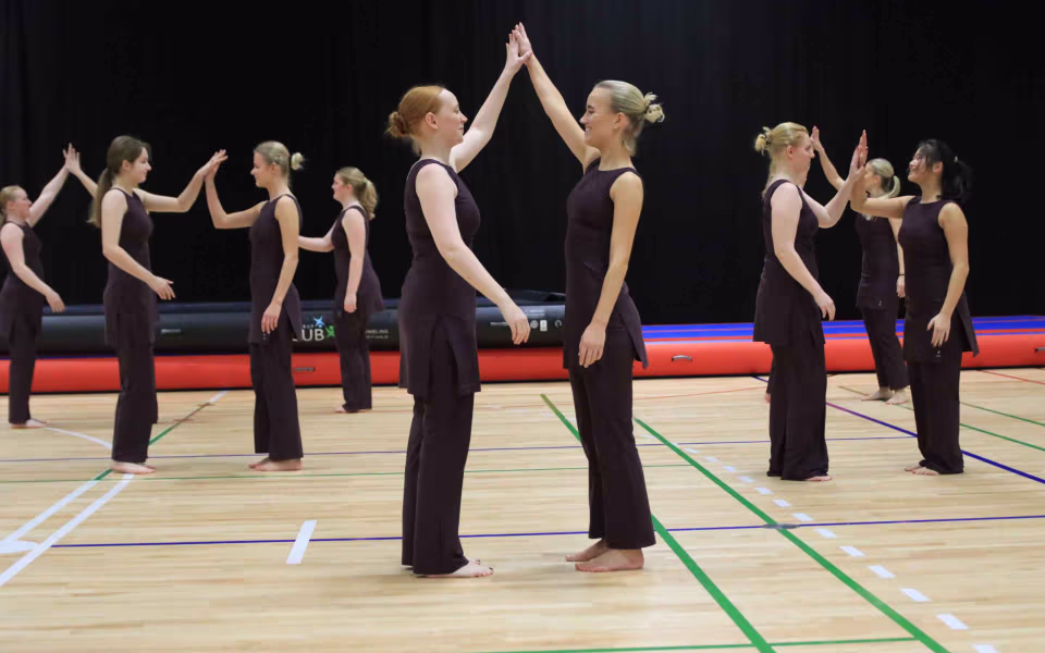 Julegymnastik samler fuldt hus
