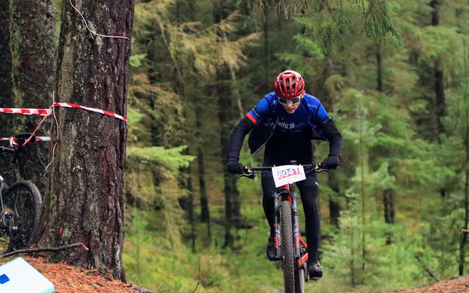 Mountainbike ryttere imponerede trods vådt vejr