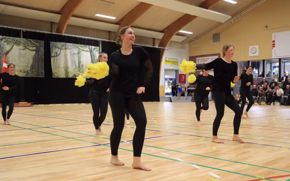Forårsopvisning styrker integration i Outrup