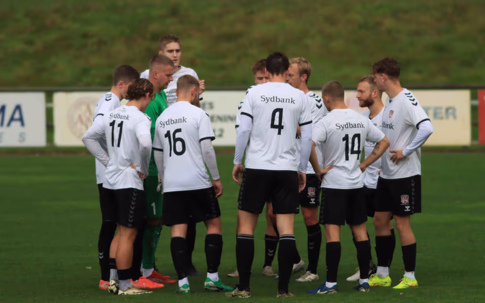 Varde redder point i overtiden