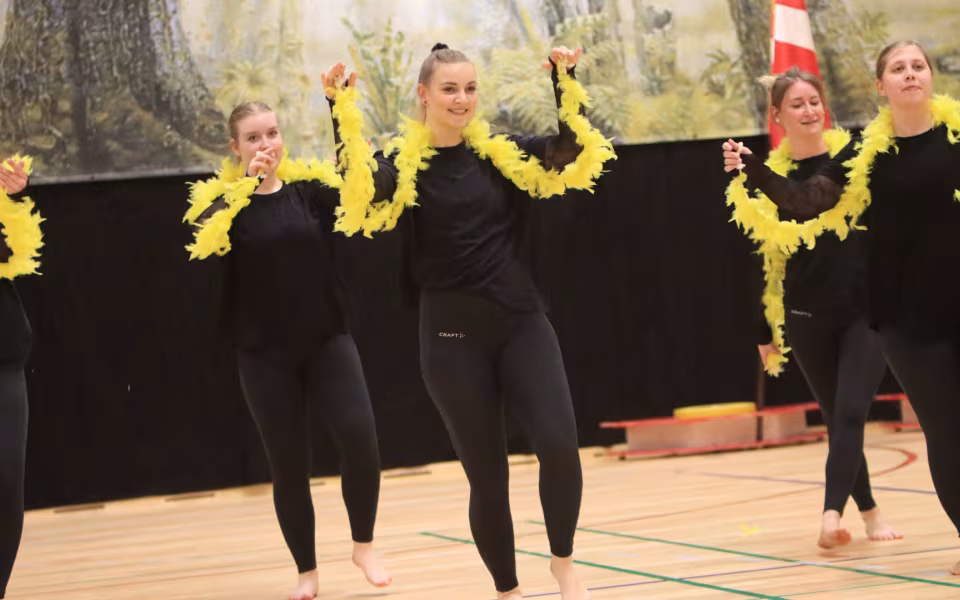 Forårsopvisning styrker integration i Outrup