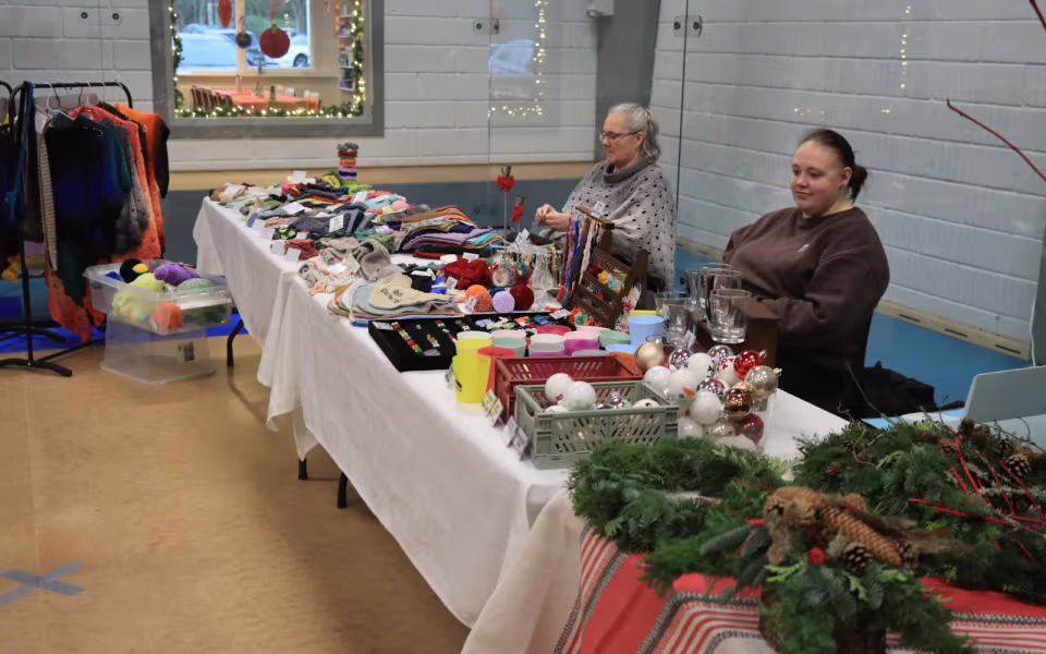 Julemarked samlede Billum i hallen