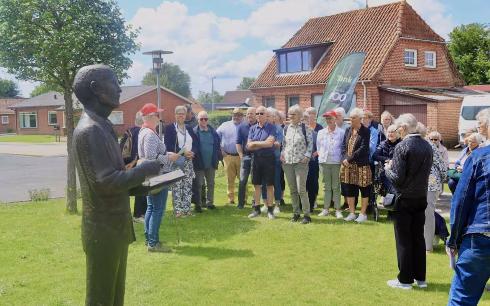 Seniorfest med rundtur og hyldestindslag