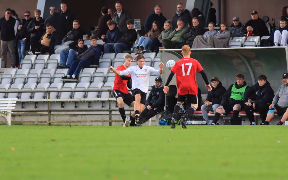 Varde redder point i overtiden