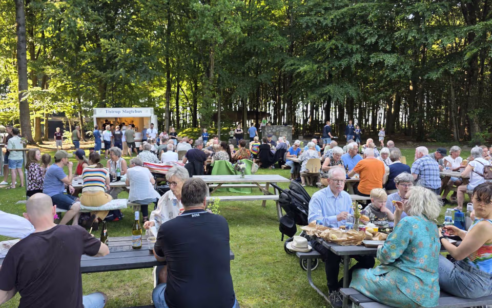 Filmklip og billeder fra Midsommerfest i Tistrup Anlæg