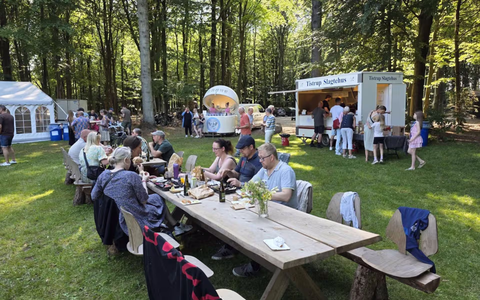 Filmklip og billeder fra Midsommerfest i Tistrup Anlæg