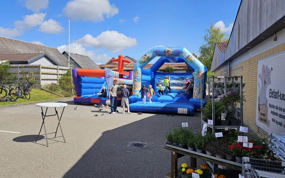 Tistrup Screaming Karneval. Billeder fra Børnehave, Plejehjem og Torvet.