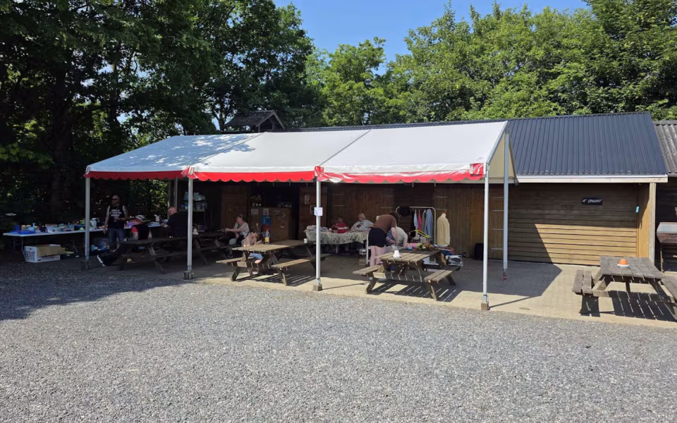 Loppemarked på Ølgod Camping blev en varm fornøjelse