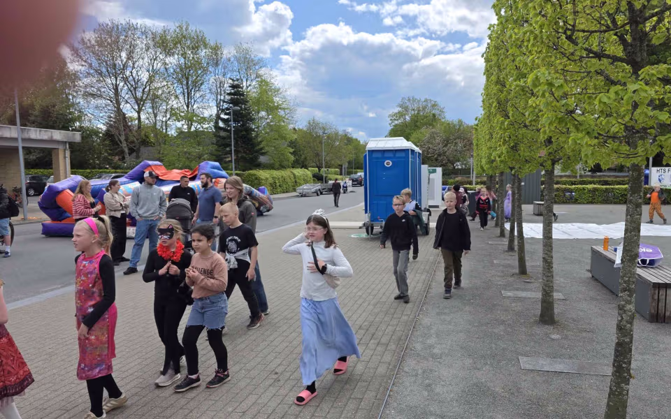 Stor deltagelse til Tistrup Screaming Carneval på torvet - Se de mange billeder