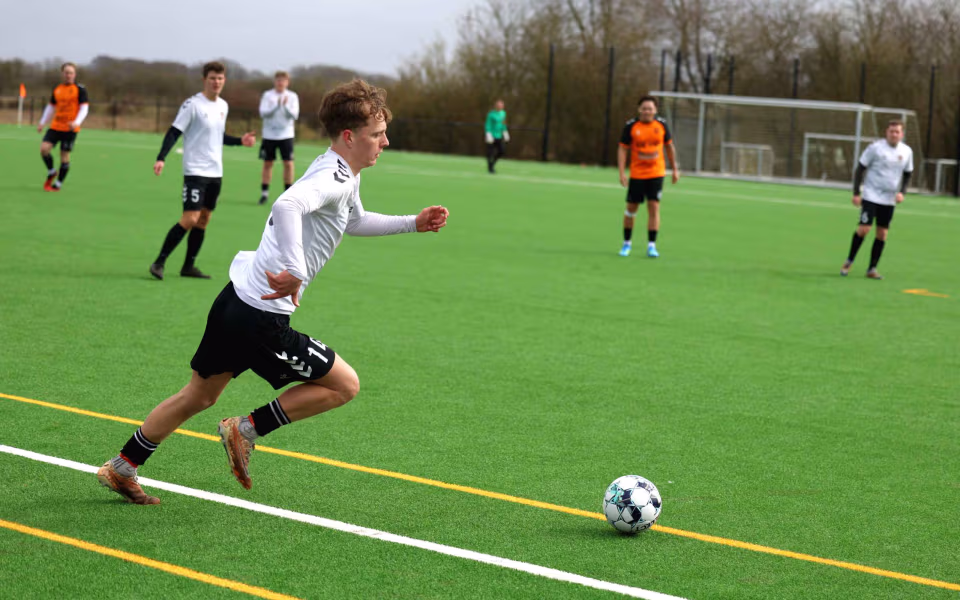 Helle FC senior serie 4 herre tog vigtig sejr over Varde