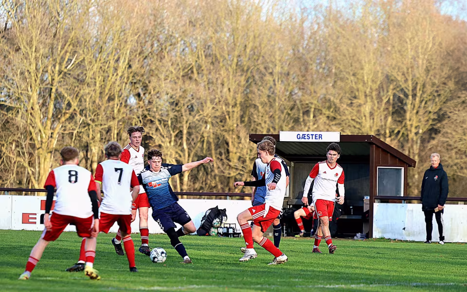 HTS U19 vinder 5-1 over SGI. Se de mange billeder.