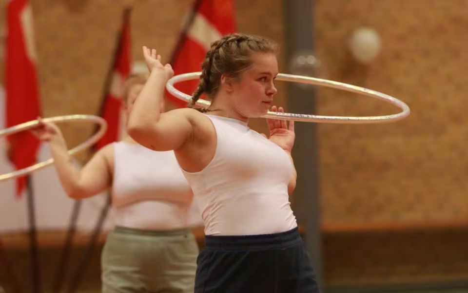 Seniorer fejrer gymnastik og fællesskab